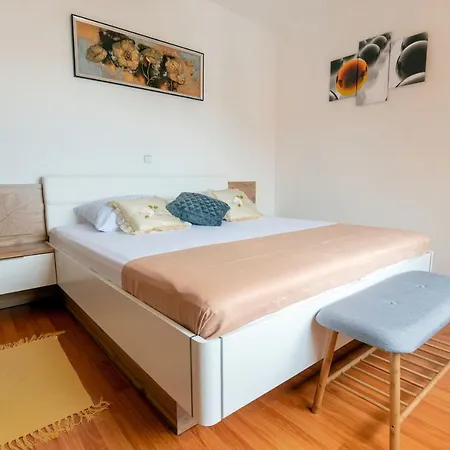 Ivan Apartment *